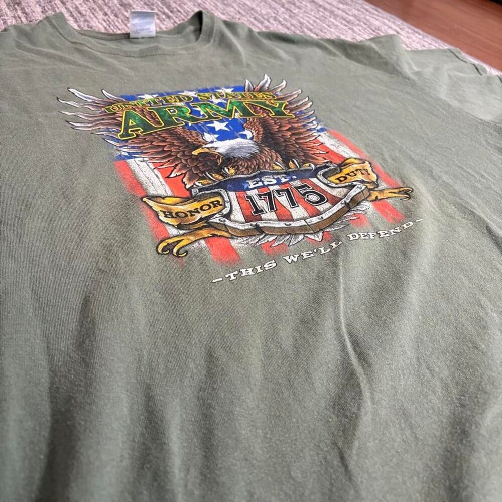 Gildan Men's Green and Khaki T-shirt